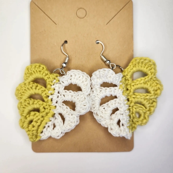 Crochet Monstera earrings - Picture 2 of 3